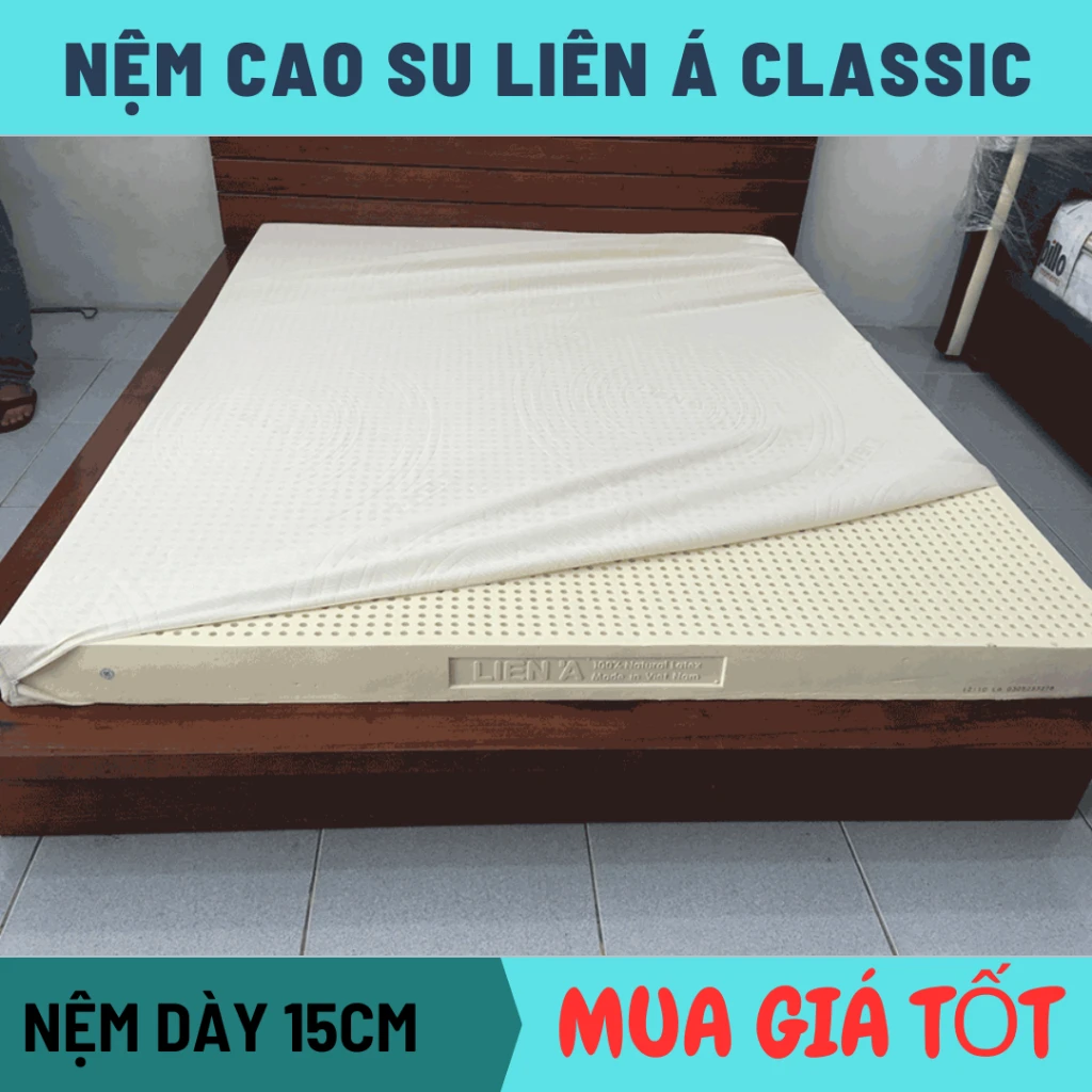 Nệm cao su Liên Á Classic dày 15cm, màu kem, đặt trên khung giường gỗ, có logo thương hiệu rõ ràng trên thân nệm.